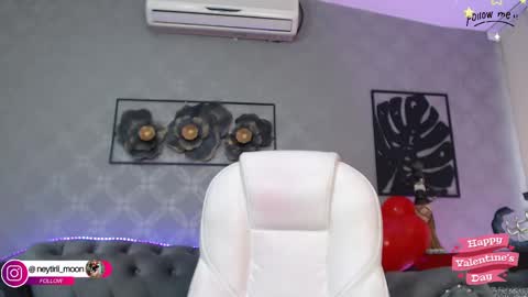 Snapshot of neytiri_moon chatting on 02.14.25 Sandra online show from 02.14.25