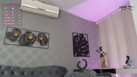 Snapshot of neytiri_moon chatting on 11.22.25 Sandra online show from 11.22.25