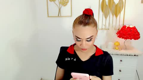 Snapshot of nhicolehollywood chatting on 02.12.25 hottie nicole online show from 02.12.25