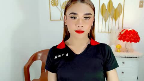 Snapshot of nhicolehollywood chatting on 02.21.25 hottie nicole online show from 02.21.25