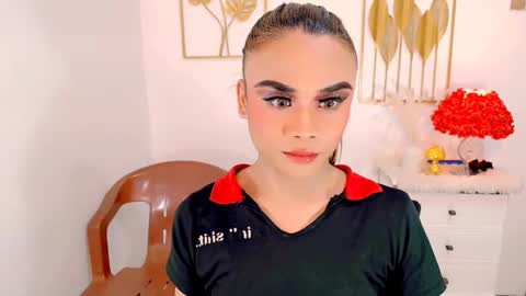 Snapshot of nhicolehollywood chatting on 02.26.25 hottie nicole online show from 02.26.25