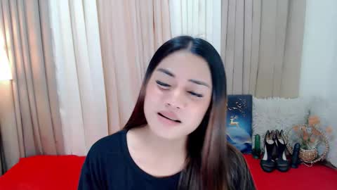 Snapshot of nhicolehollywood chatting on 12.15.25 hottie nicole online show from 12.15.25