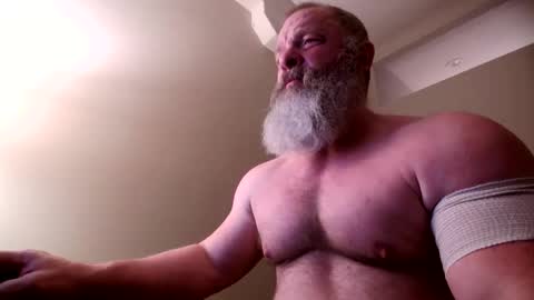 Snapshot of nhmuscledaddy chatting on 05.25.26 nhmuscledaddy online show from 05.25.26