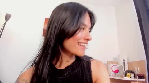 laura  online show from 11.10.25