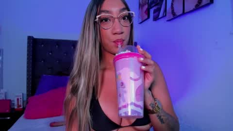 Snapshot of nia_seren chatting on 04.08.26 Nia online show from 04.08.26