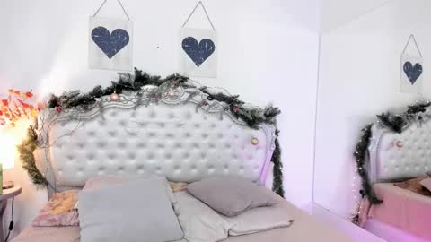 niacolussi online show from 12.19.25