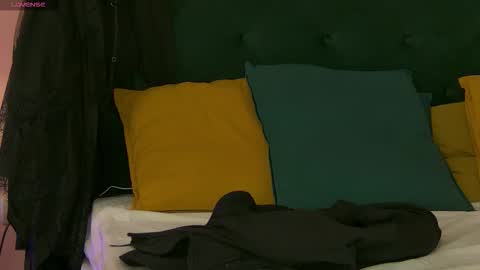 Snapshot of niamalkova chatting on 09.14.25 Nia MILF GRANNY MATURE online show from 09.14.25