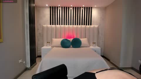 Call me Nia  online show from 02.25.25