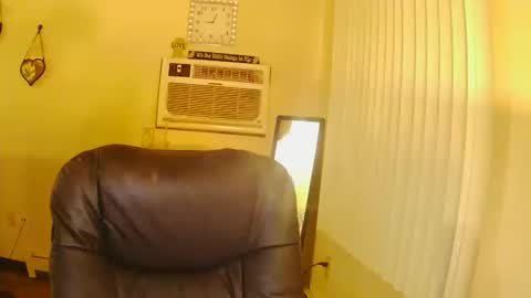 Snapshot of niccibaby chatting on 10.12.25 Nicci babyyy online show from 10.12.25