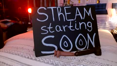 Snapshot of niceandsavvy chatting on 09.28.25 NICE AND SAVVY online show from 09.28.25