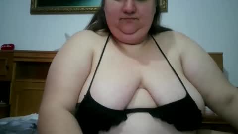 Snapshot of nicholle chatting on 04.20.26 Nicholle online show from 04.20.26