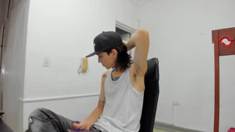 Snapshot of nick_straightboy chatting on 04.12.26 Nick online show from 04.12.26