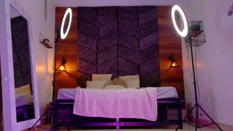 NICKI FOX  online show from 01.10.26