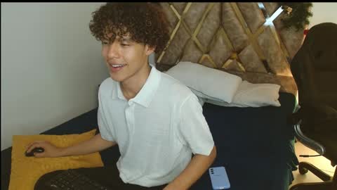 Snapshot of nickolas_moon chatting on 12.31.24 Nickolas Muoz online show from 12.31.24