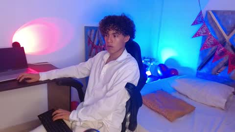 Snapshot of nickolas_moon chatting on 02.18.25 Nickolas Muoz online show from 02.18.25