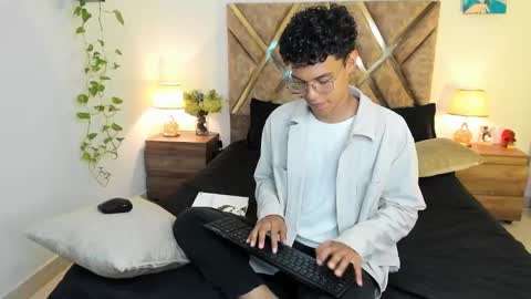 Snapshot of nickolas_moon chatting on 10.29.25 Nickolas Muoz online show from 10.29.25