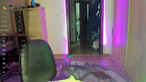 Nicky Weekends online show from 03.05.25