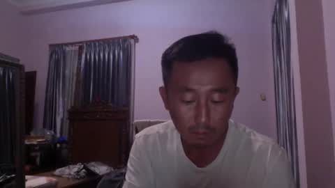 Snapshot of nickyang75 chatting on 12.23.24 nickyang75 online show from 12.23.24