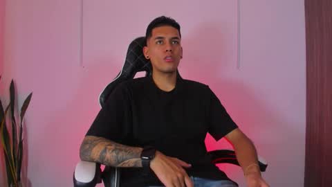 Snapshot of nickyblazze_ chatting on 09.30.25 Nicky online show from 09.30.25