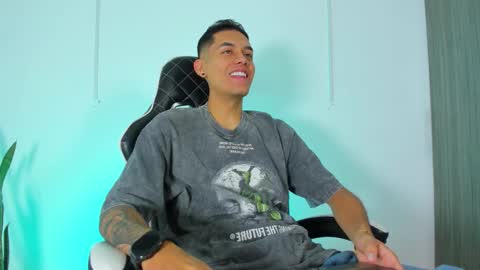 Snapshot of nickyblazze_ chatting on 10.15.25 Nicky online show from 10.15.25