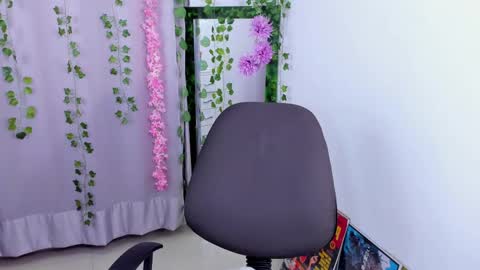 Snapshot of nico_lette_ chatting on 02.20.25 Nico online show from 02.20.25