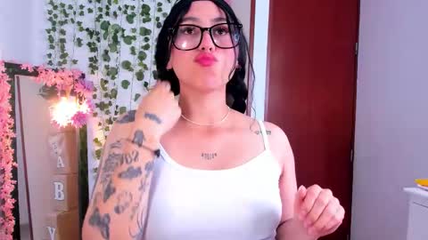 Snapshot of nico_lette_ chatting on 09.29.25 Nico online show from 09.29.25