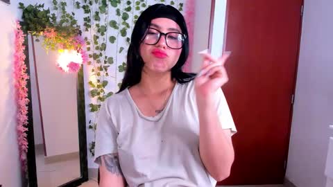 Snapshot of nico_lette_ chatting on 10.06.25 Nico online show from 10.06.25