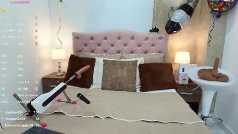 Nicol Alvarez online show from 03.04.25