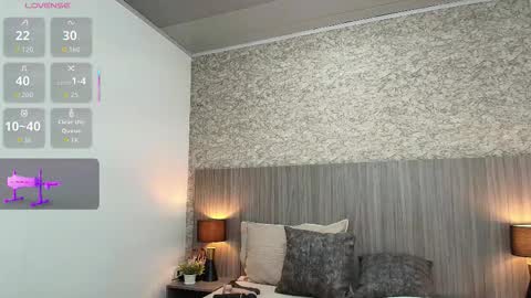 Nicol Alvarez online show from 11.17.25