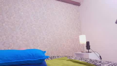 Nicol online show from 01.08.25