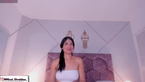 Snapshot of nicol_giraldo chatting on 04.06.26 Nicol online show from 04.06.26