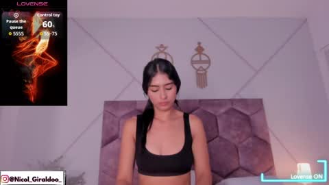 Snapshot of nicol_giraldo chatting on 04.11.26 Nicol online show from 04.11.26