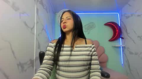 Snapshot of nicol_ross19 chatting on 01.19.26 nicol_ross19 online show from 01.19.26