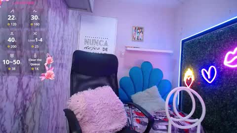 Snapshot of nicol_ross19 chatting on 03.11.26 nicol_ross19 online show from 03.11.26