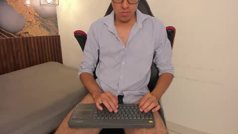 nicolasfine online show from 12.01.25