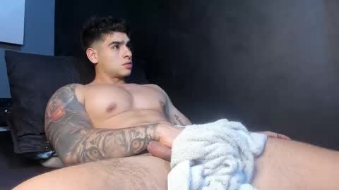 Snapshot of nicolasmuscle chatting on 10.20.25 Andres online show from 10.20.25