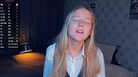 Snapshot of nicolavanderbie chatting on 09.23.25 Nicoletta online show from 09.23.25