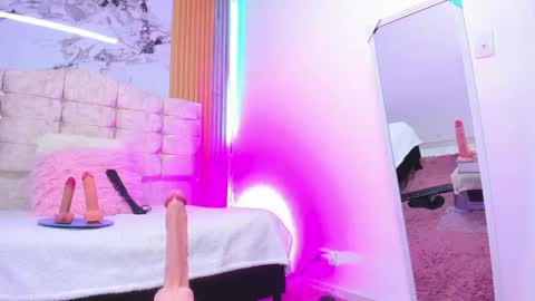 Nicole online show from 02.22.25