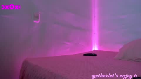 Nicole Randall online show from 01.04.25