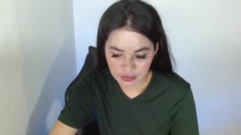 nicole_kiss01 online show from 11.28.25