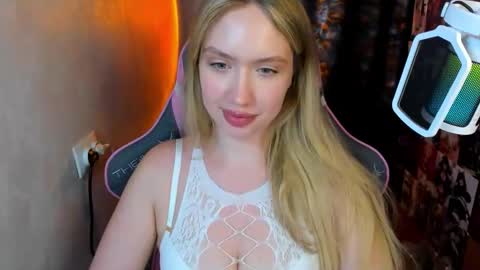 Snapshot of nicole_ricci_ chatting on 10.20.25 Nicole online show from 10.20.25