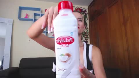 Nicole Santana online show from 02.28.25