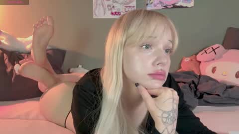 Snapshot of nicole_yo chatting on 05.15.26 Mary online show from 05.15.26
