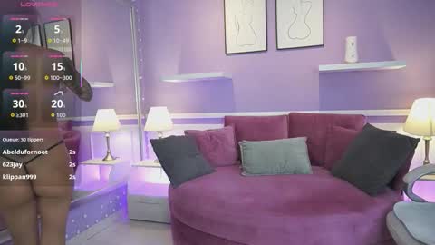 Snapshot of nicolecrawft chatting on 09.27.25 Nicole Crawft online show from 09.27.25