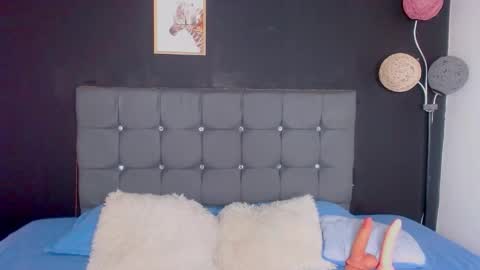 Snapshot of nicolee_8 chatting on 10.12.25 nicolee_8 online show from 10.12.25