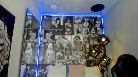 N i c o l e  online show from 01.19.25