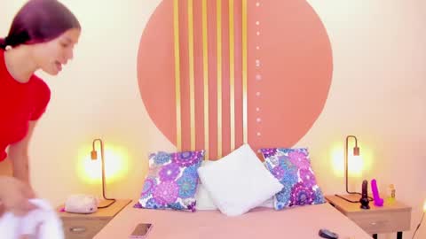 N i c o l e  online show from 02.02.25