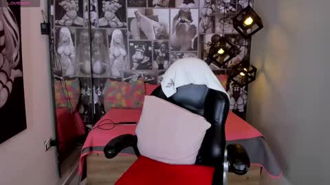 N i c o l e  online show from 03.01.25