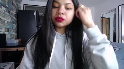 Snapshot of nicoleebon chatting on 10.12.25 Nicole online show from 10.12.25