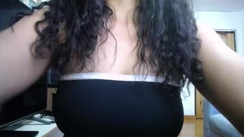 Snapshot of nicoleebon chatting on 10.24.25 Nicole online show from 10.24.25